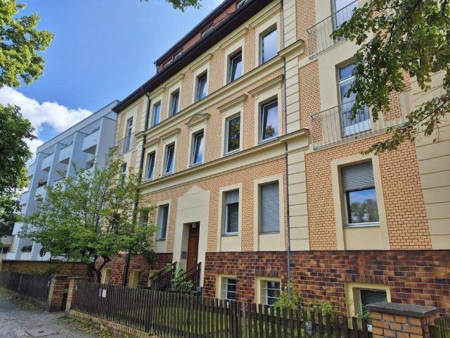 Stilvolle und großzügige 4 Zimmer Altbauwohnung im Herzen von Lichterfelde