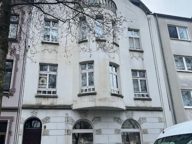 Stilvoller Altbau mit Potenzial: 4 Familienhaus in gepflegter Seitenstraße von Duisburg Beeck