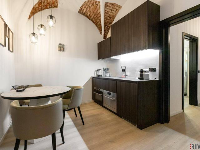 Stilvoller 37 m² Altbau in 1190 – Gewölbedecken, Designbad & Einbauküche – Wohnen beim Weingarten
