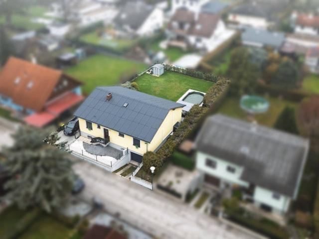 Stilvolles Einfamilienhaus mit hochwertiger Ausstattung, Pool & Smart Garden in Sollenau