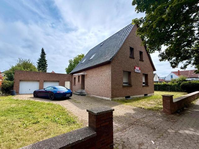 Stilvolles Haus mit großzügigem Grundstück