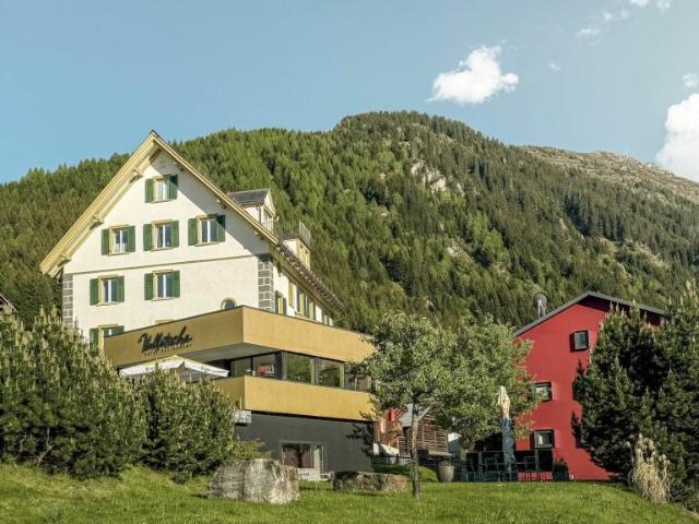 Stilvolles Hotel Vallatscha bei Disentis am Lukmanierpass