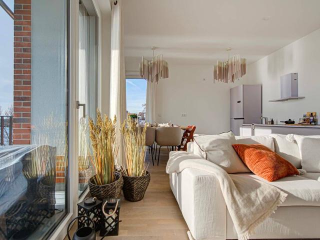 Stilvolles Inselleben in Berlin: Elegante 4 Zimmer Neubauwohnung mit Loggia und Aufzug