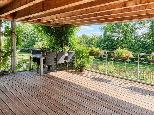 Stilvolles Wohngefühl im Grünen mit großer Terrasse und privatem Traumgarten