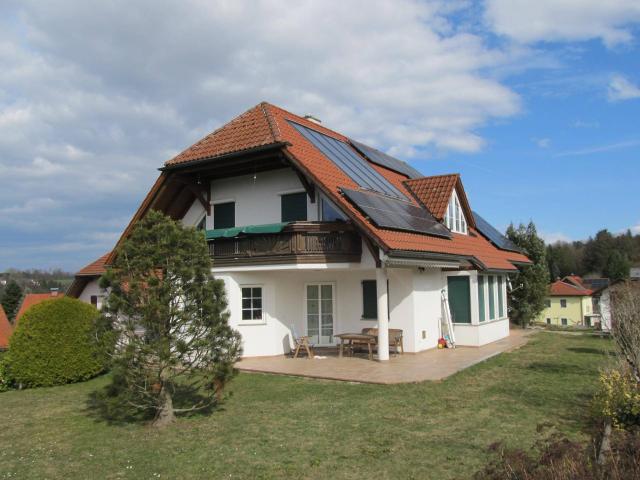 STILVOLLES WOHNHAUS IN RUHIGER SONNENLAGE