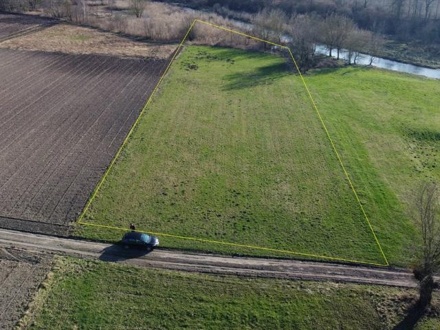 Działka nad Utratą z warunkami zabudowy i pięknym otoczeniem