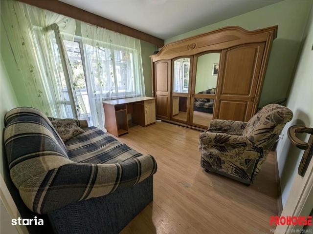 Str. Panselelor, langa Universitate chirie apartament 3 camere decom
