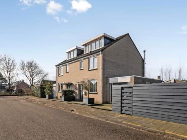Straat Davis