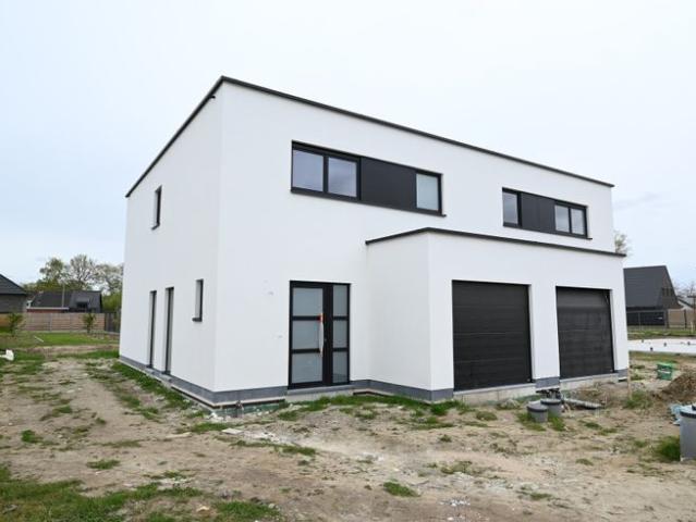 STRAKKE halfopen nieuwbouwwoning met GARAGE en ZONNIGE tuin!