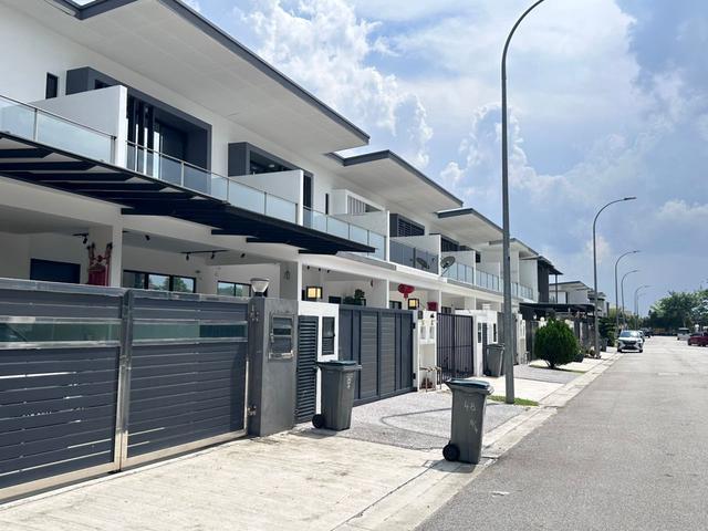 Strait View Home Permas Jaya Double Storey renovated furnished