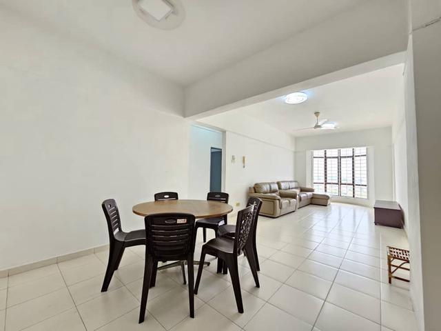 Straits Courts Condo Ujong Pasir
