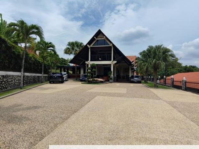 Straits View