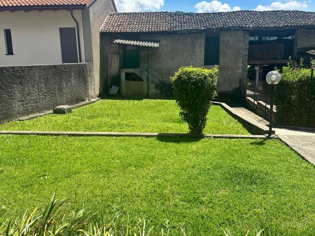 Vivi nella Luce: Ampia Casa con Giardino e Garage nel Cuore di Stabio