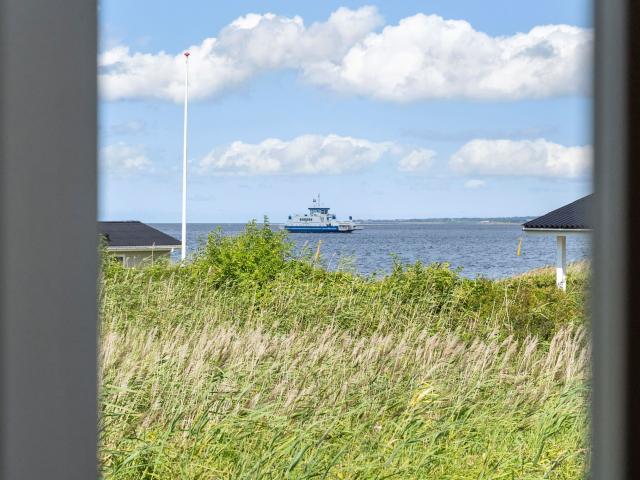 Strandvejen 13, Hvalpsund