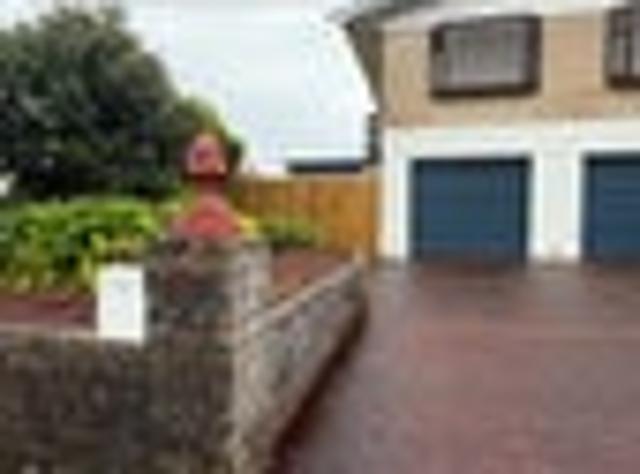 Strandon, 1 bedroom, $380 pw