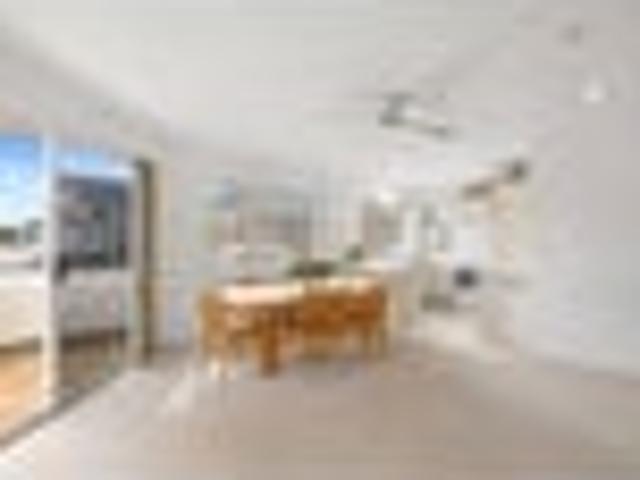 Strandon, 2 bedrooms, $595 pw