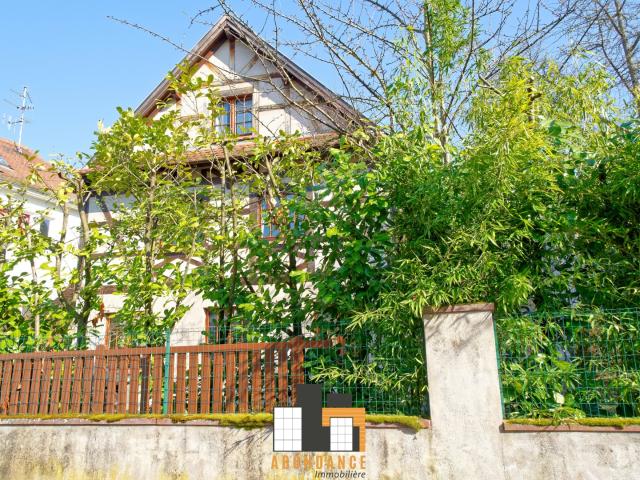 STRASBOURG ROBERTSAU maison de 250m2 sol 224m2 Hab sur 4a!