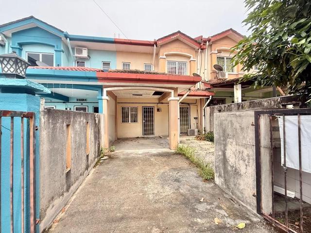 STRATEGIC LOCATION Double Storey Terrace Taman Saujana Puchong