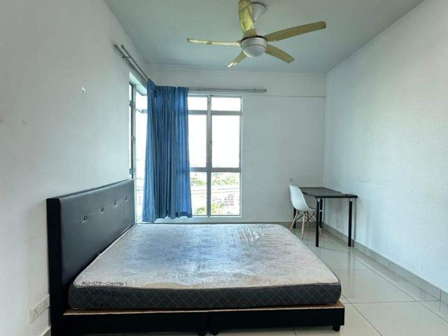 Strategic Location | Walking Distance to Shops
