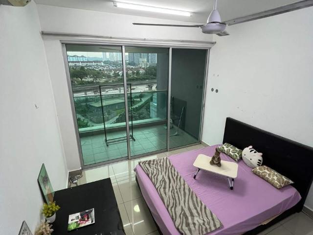 Strategic Location | Walking Distance to Shops
