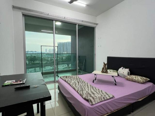Strategic Location | Walking Distance to Shops
