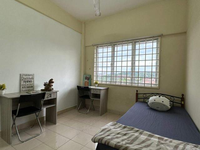 Strategic Location | Walking Distance to Shops