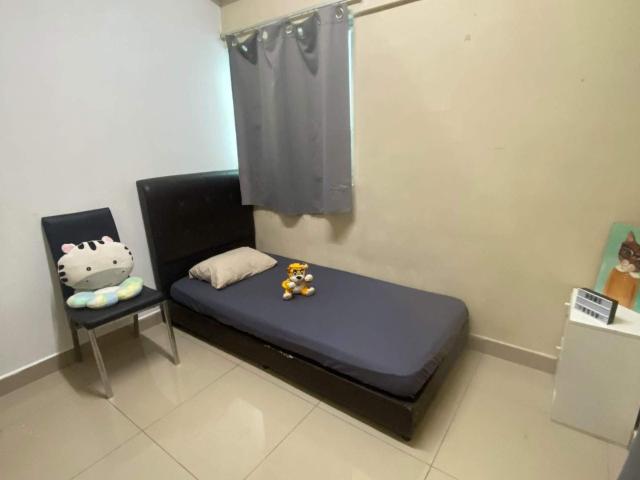 Strategic Location | Walking Distance to Shops
