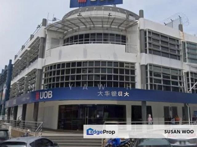 Strategically located corner 3 1/2 storey shophouse at USJ 10 for sale