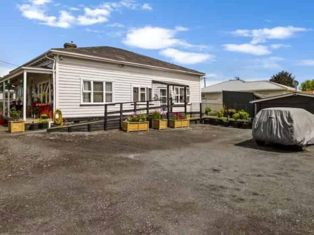 STRATFORD 3 BEDROOMS