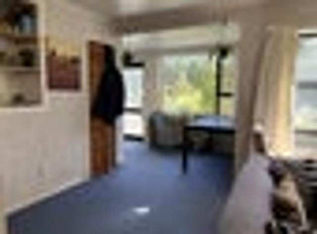 Strathmore Park, 2 bedrooms, $430 pw