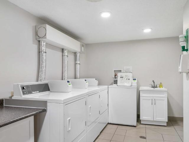 Stratton Oaks 2 Bedroom Apartment for Rent at 813 13 Ave Sw, Calgary, AB T2R 0L1 Beltline
