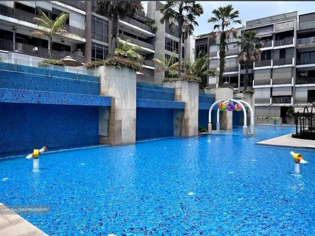 Stratum D18, Condominium