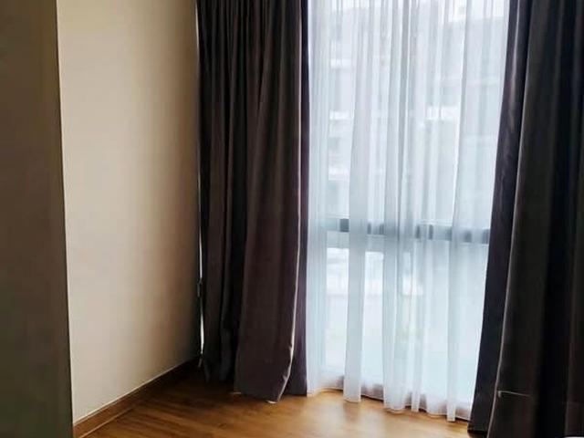 Stratum D18, Condominium