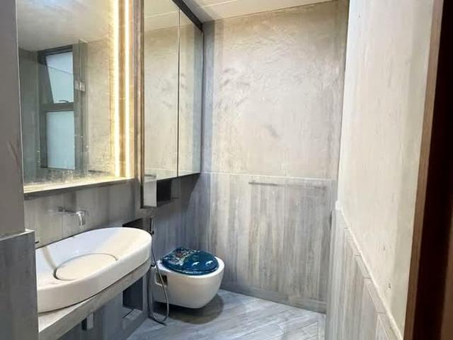 Stratum D18, Condominium