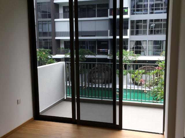 Stratum D18, Condominium