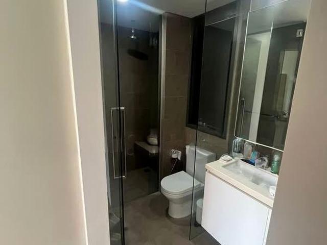 Stratum D18, Condominium
