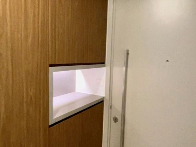Stratum D18, Condominium