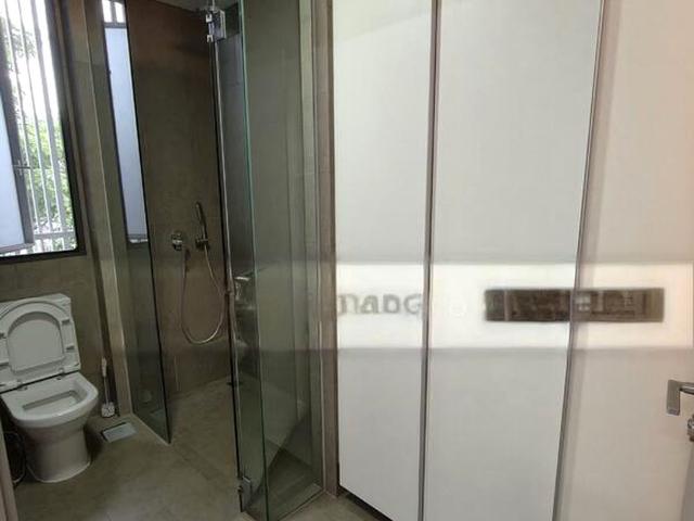 Stratum D18, Condominium