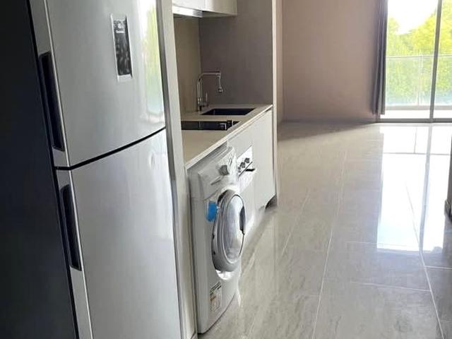 Stratum D18, Condominium