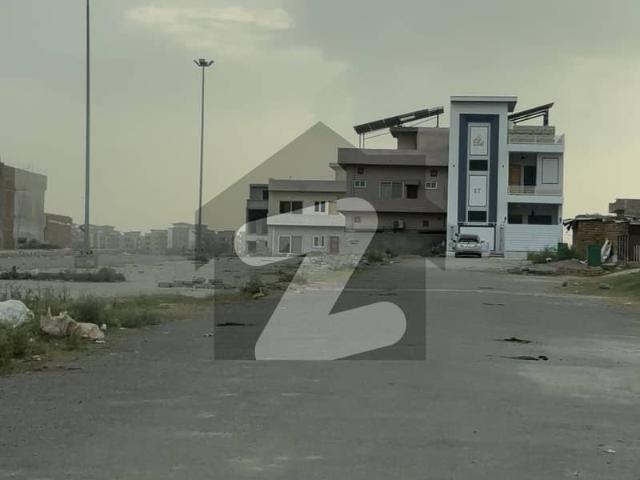 Street 117 plot | south face | | level possession | top location