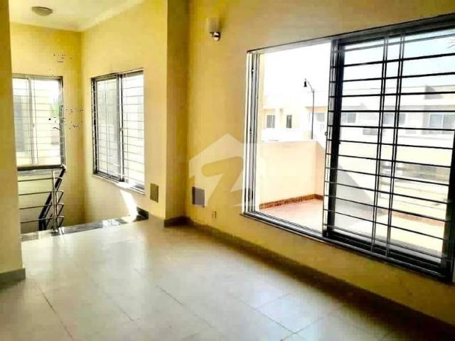 Street 4 3Bed DDL 200sq yd Villa FOR SALE. Top Heighted Location near. Murree Point BTK Hill View