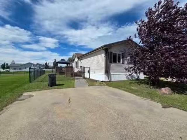 Street, Grande Prairie, AB, T8X 1P5 house for sale Listing.