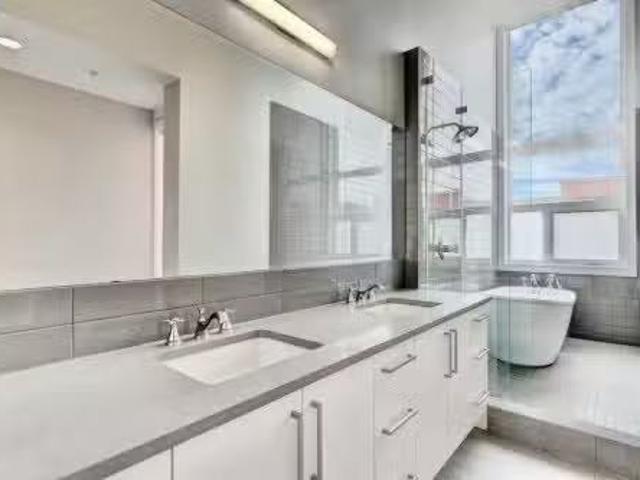 Street Sw, Calgary, AB, T2T 4N4 townhouse for sale Listing.