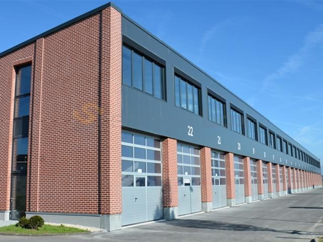 Streetbox de 230 m2 très bien situé !