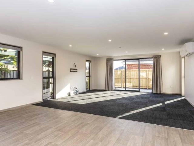 STUDENT ACCOMMODATION Brand new 5 bedroom home