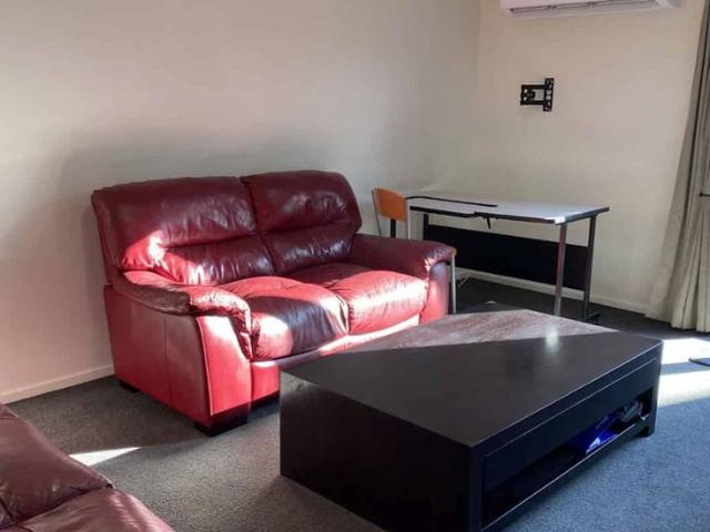 STUDENT ACCOMMODATION HANSONS LANE 5 X BEDROOM