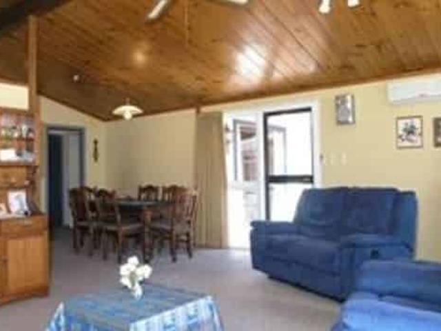 STUDENT ACCOMMODATION: SIX BEDROOM HOUSE THREE BATHROOMS