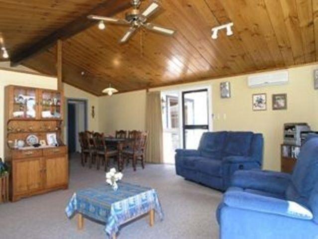 STUDENT ACCOMMODATION: SIX BEDROOM HOUSE – THREE BATHROOMS