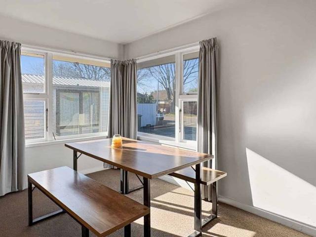 STUDENT ACCOMMODATION UPPER RICCARTON FIVE BEDROOMS TWO SLEEPOUTS PLUS PLENTY OF OFF STREET PARKING