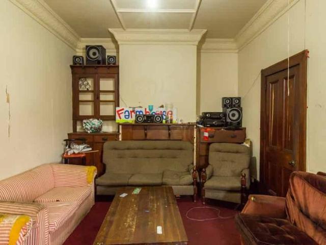 Student Flat on Iconic Street